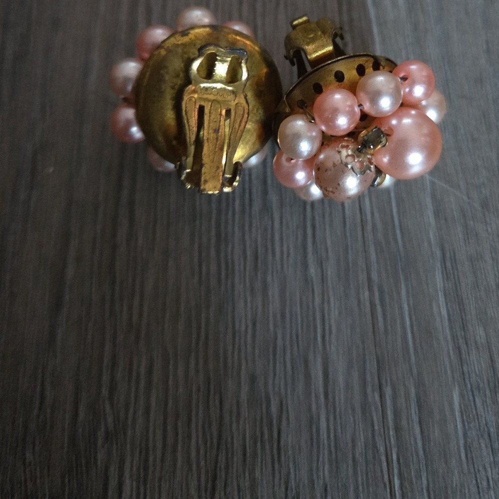Trifari Clip On‎ Earrings Women OS Pink Faux Pearl Cluster Vintage Regencycore